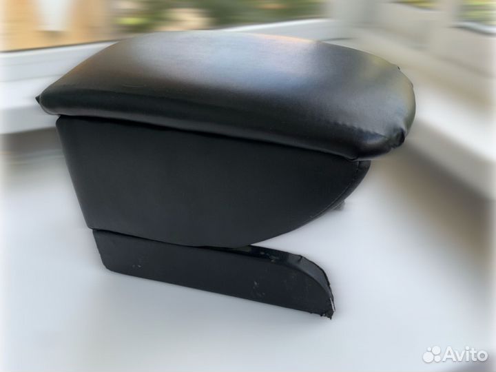 Бордачок между сиденьями Octavia A5 2013г