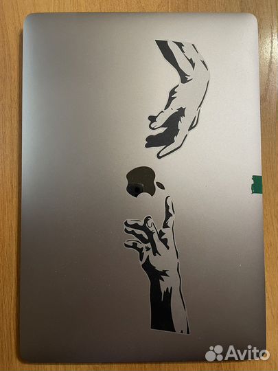 Macbook Pro 15 2018 (6CPU i7 16GB) / Pro 555X 4Gb