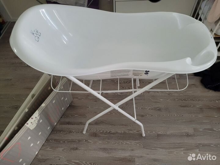 Детская ванночка для купания с подставкой