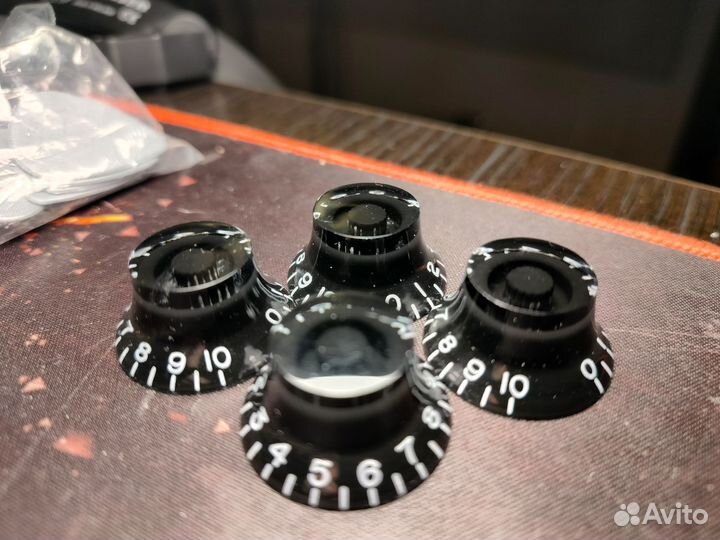 Гитарное оборудование. примочки, колки и мн.др