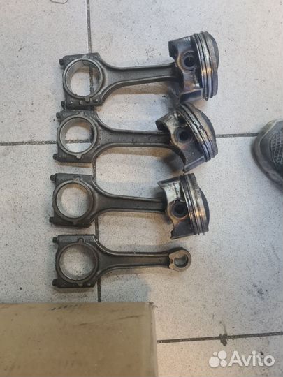 Шатуны с поршнями VW Passat b7