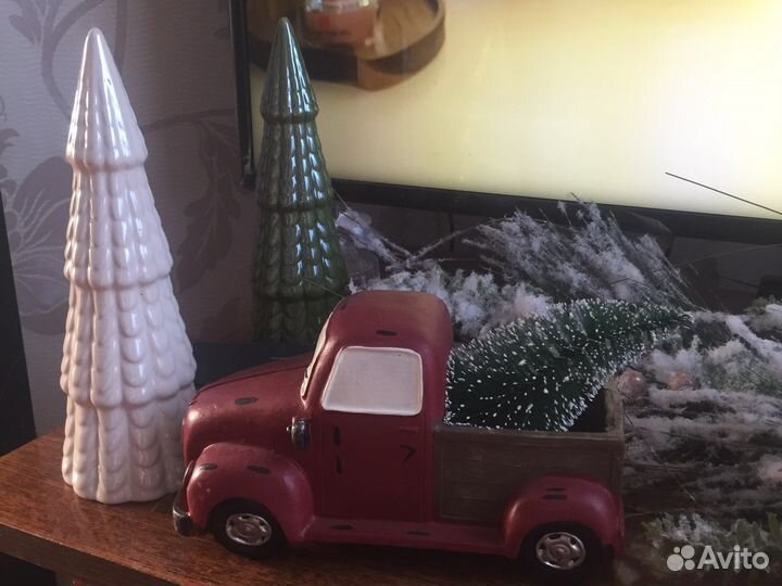 Новогодняя ретро машина с ёлкой