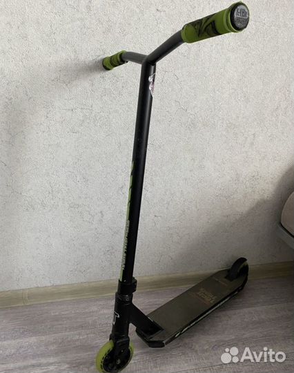 Трюковой самокат tech team duker 202