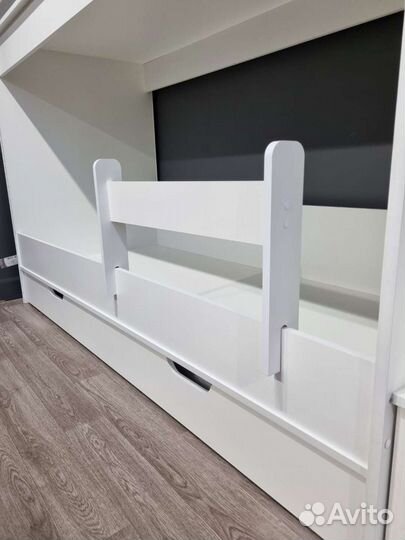 Двухярусная кровать