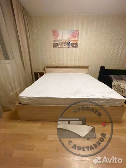 Кровать двуспальная с матрасом