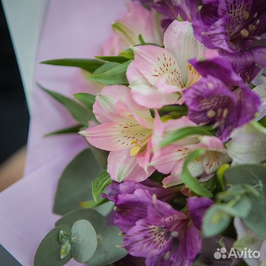 Альстромерии с эвкалиптом