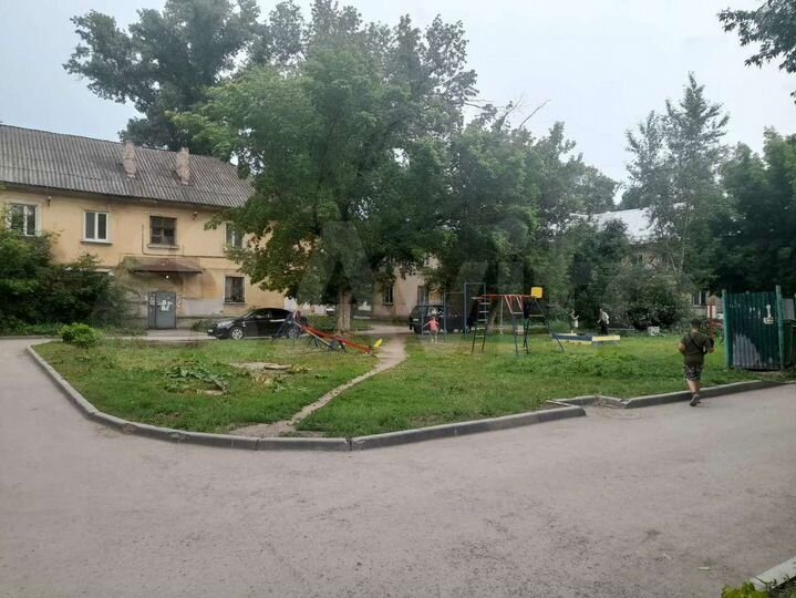 Комната 43 м² в 3-к., 1/2 эт.