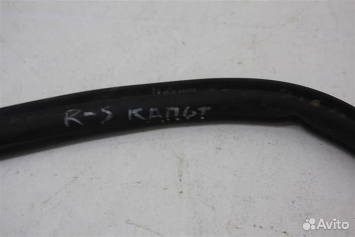 Уплотнитель под жабо Renault Logan 2