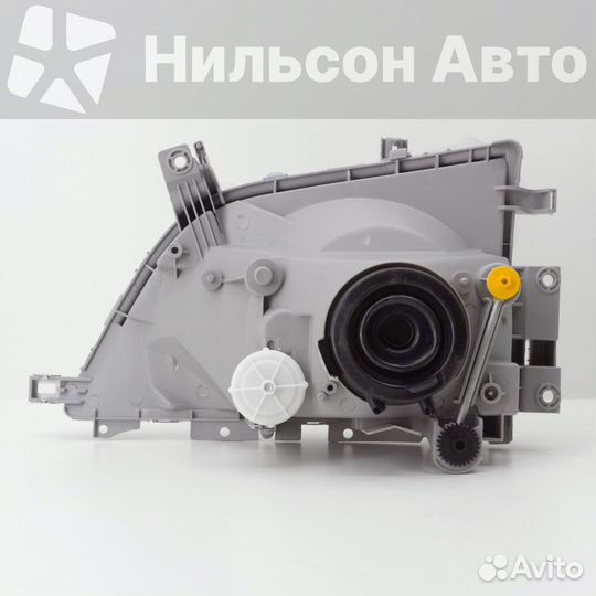 Фара toyota dyna с 1999 г правая, zevs