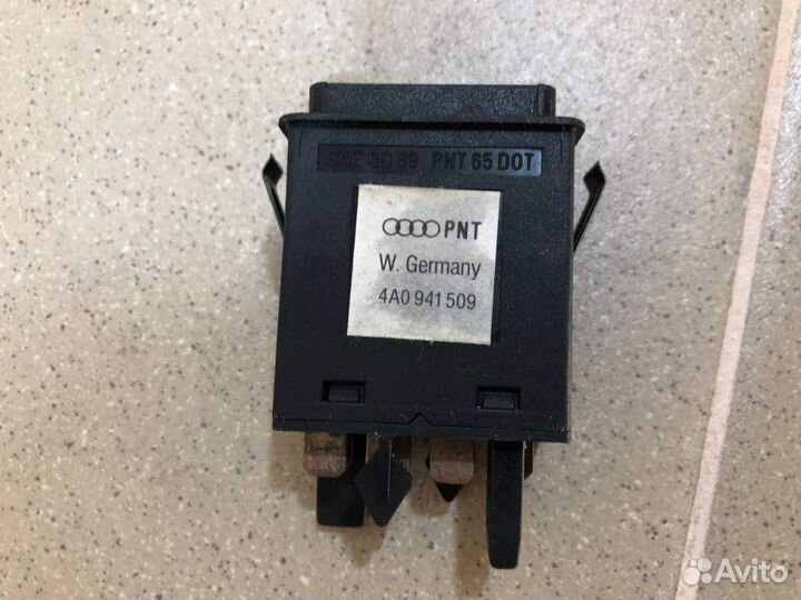 Кнопка аварийной сигнализации Audi 100 C4 1991-199