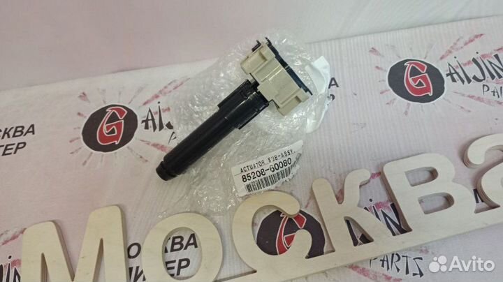 Форсунка омывателя фар левая Toyota Land Cruiser