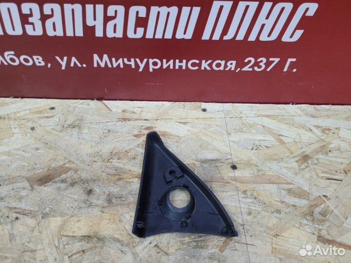 Уголок зеркала передний правый Renault Logan