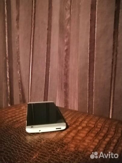 HTC One M7, 2/32 ГБ