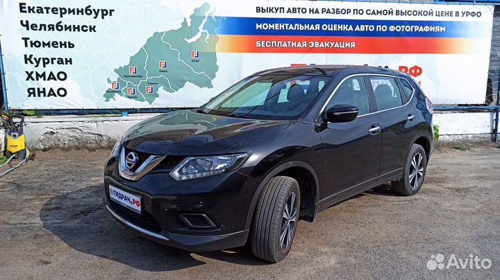 Накладка двери багажника правая Nissan X-Trail (T32) 96032-4CE0A