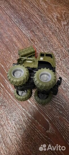 Танк игрушечный