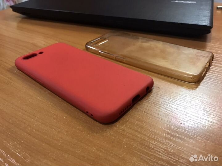 Красный и прозрачный чехлы на honor 10