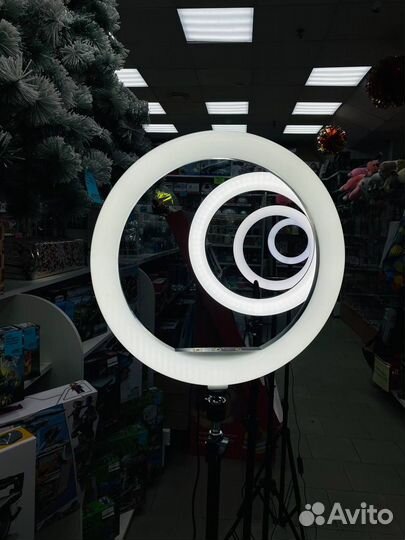 Кольцевая лампа со штативом