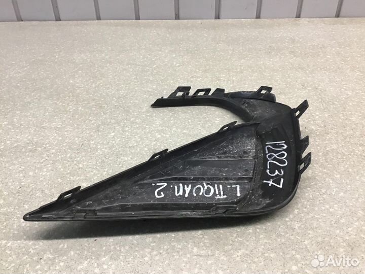 Накладка переднего бампера левая VW Tiguan 2017