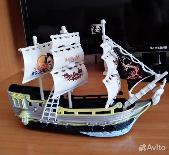 Пиратский корабль