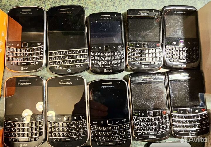 Смартфоны BlackBerry разные лот 14 шт