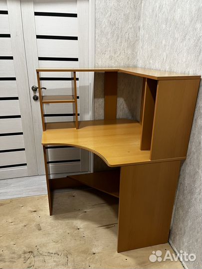 Компьютерный стол IKEA