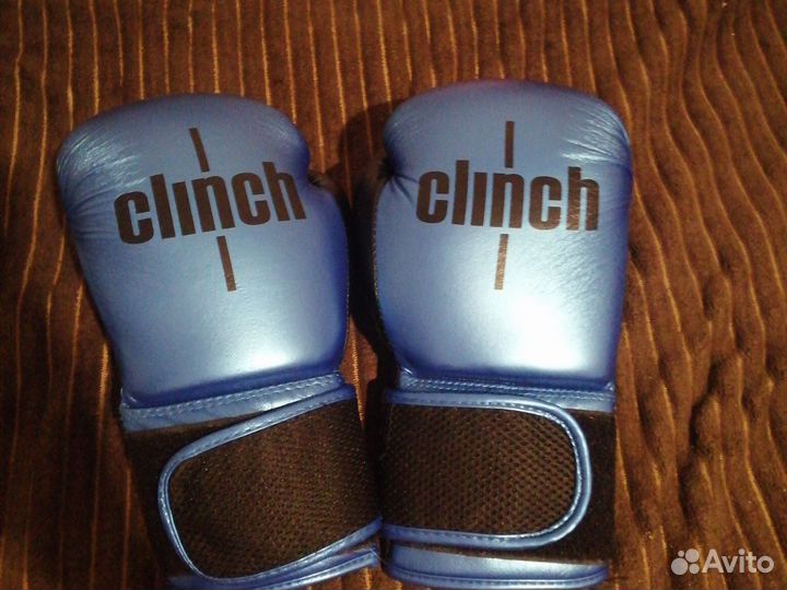 Боксерские перчатки 10 oz clinch