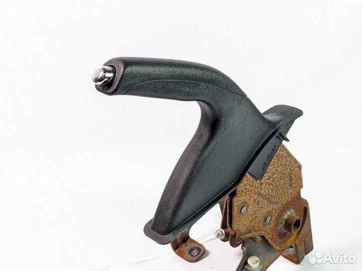 Рычаг ручника стояночного тормоза Hyundai Ix35 LM