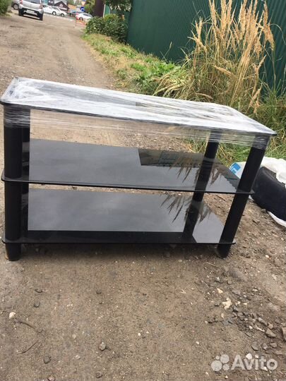 Стеклянная тумба под тв