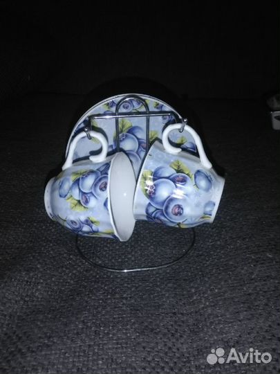 Две чайные пары на подставке