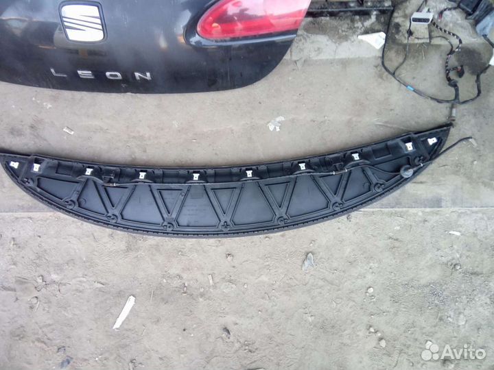Жабо капота Seat Leon II