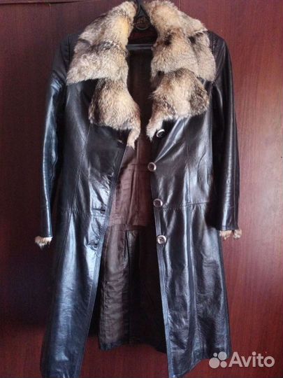 Пальто кожаное женское