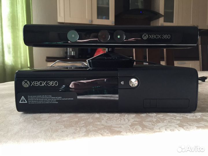 Xbox 360 E 320Gb+ Kinect + 80 игр