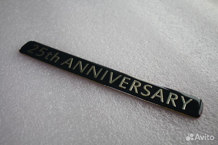 Надпись 25TH anniversary для LX570