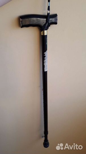 Черная металлическая трость (клюшка)