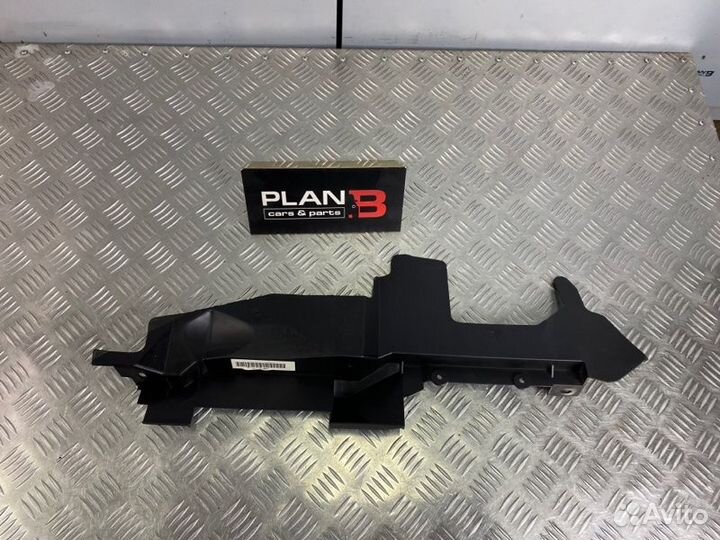 Воздуховод радиатора правый Audi Q7 4L 2008