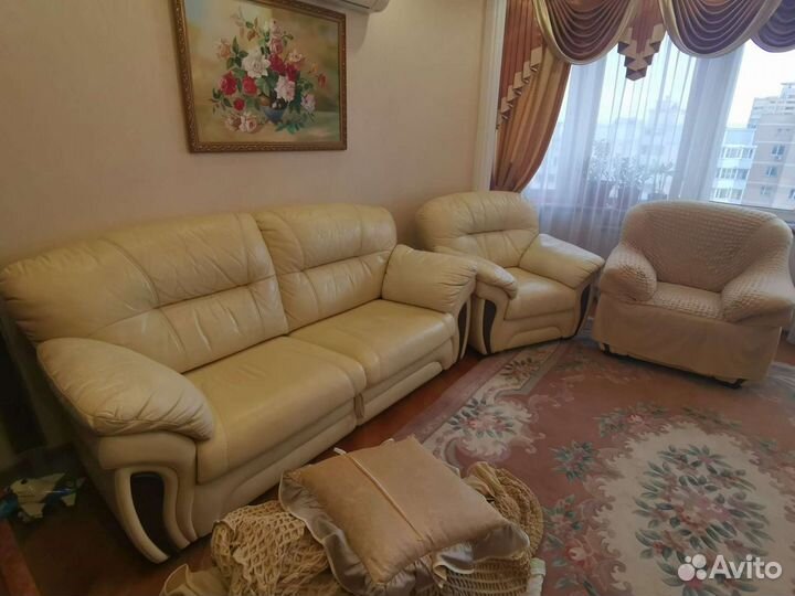 Кожаные диван и 2 кресла