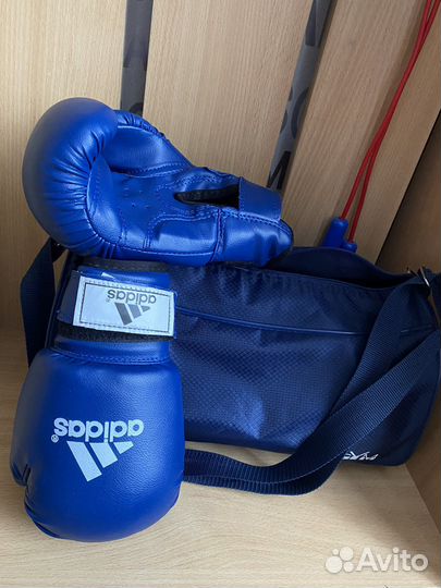 Боксерские перчатки