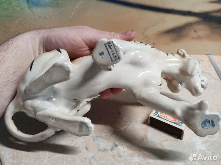 Фарфоровая статуэтка 