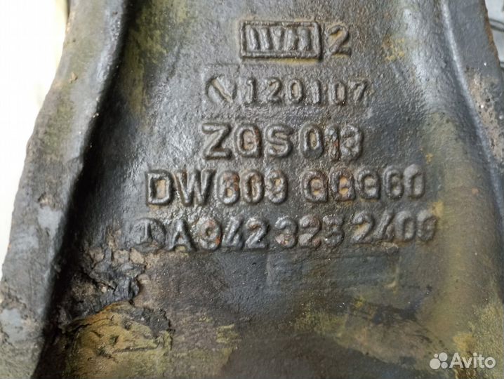 A9423252409 Кронштейн реактивной тяги левый