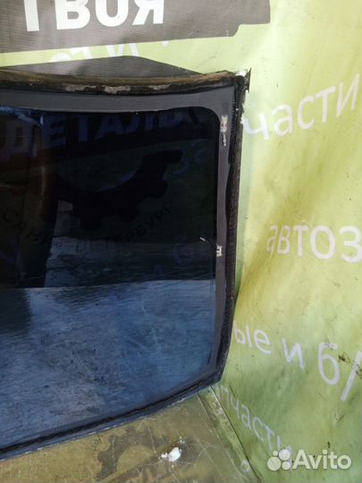 Стекло заднее Peugeot 607