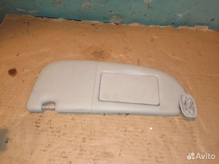 Солнцезащитный козырек левый Peugeot 206