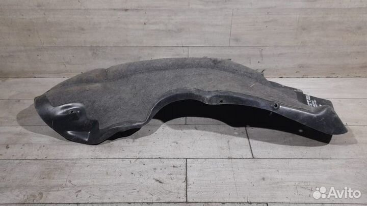 Подкрылок передний правый Toyota Land Cruiser