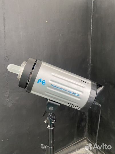 Моноблок Falcon Eyes DE-600B