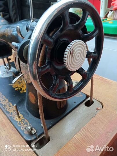 Швейная рабочая ножная машинка пмз