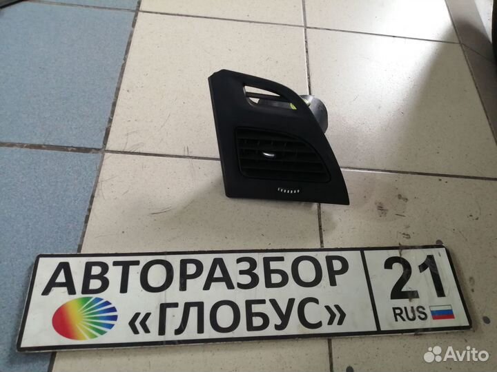 Дефлектор воздуховода правый Renault Fluence