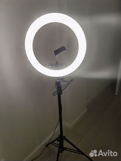 Кольцевая лампа 36 см со штативом и держателем тел