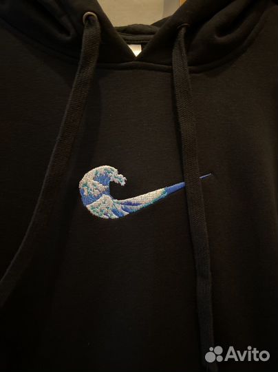 Футболка с вышивкой