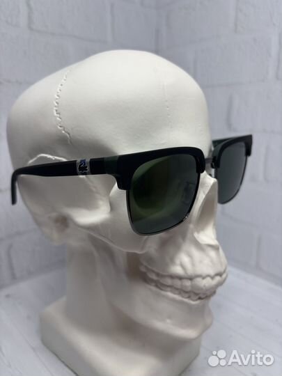 Солнцезащитные очки lacoste