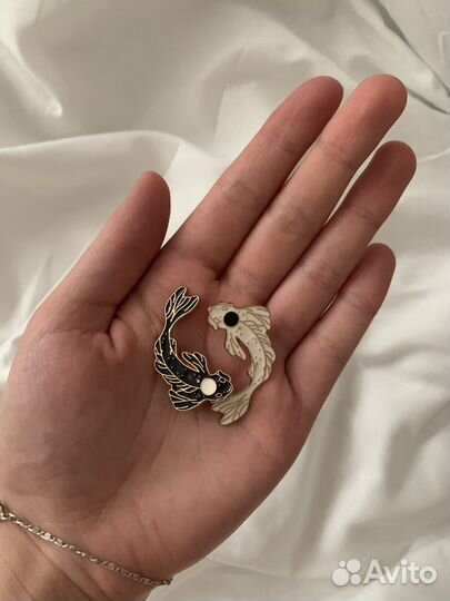 Значок инь янь