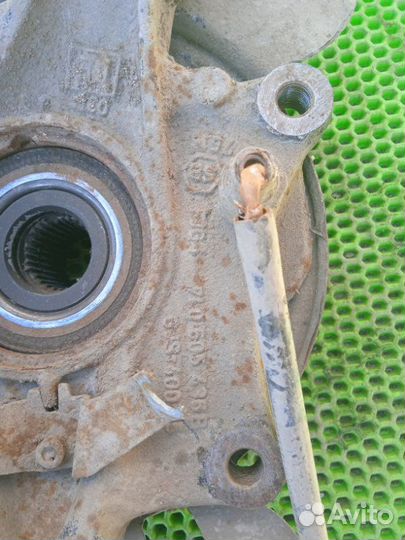 Кулак поворотный задний правый Porsche Cayenne 955